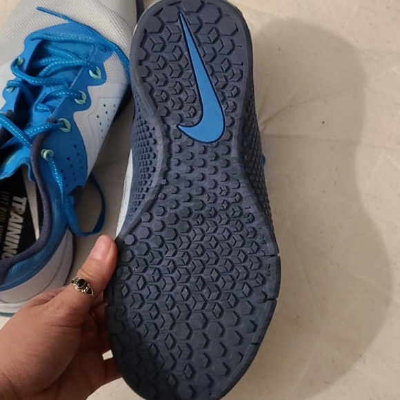 Nike Flywire Sneakers - Picture 3 of 5